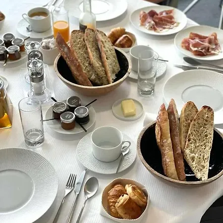 Hotel-restaurant L'aquarelle Breuillet (Charente-Maritime)