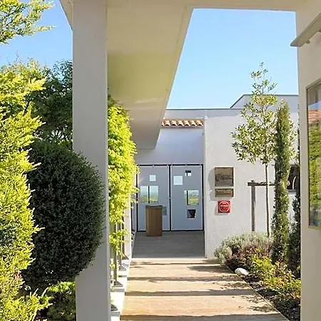 Hotel-restaurant L'aquarelle Hotel Breuillet (Charente-Maritime)