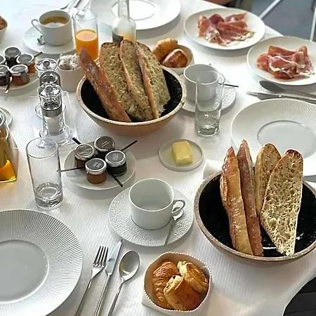 Hotel-restaurant L'aquarelle Breuillet (Charente-Maritime)